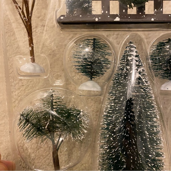 8pk Christmas Village Accessories (bottle brush trees, fence) - Picture 4 of 4